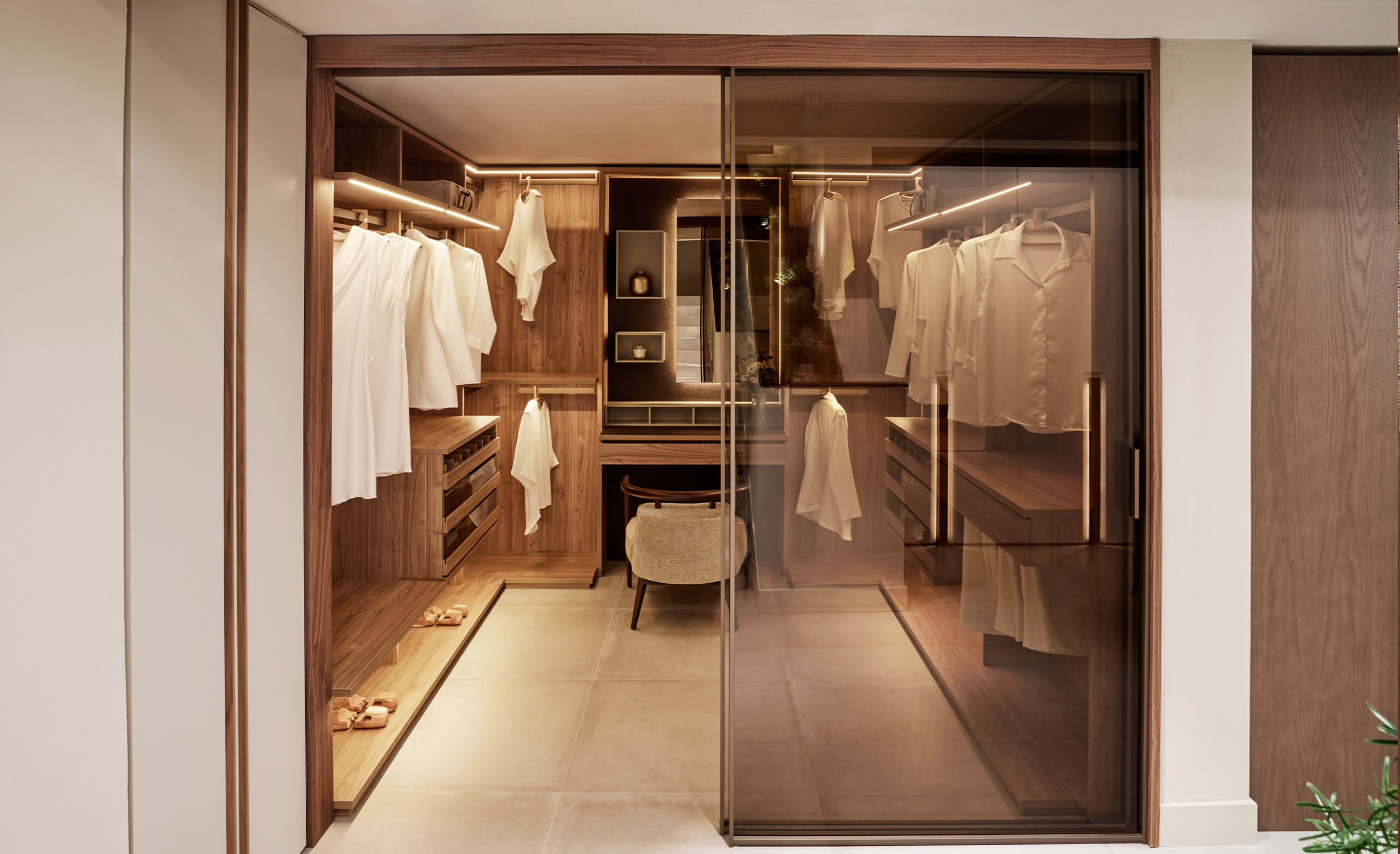 Armarios exclusivos y vestidores a medida en Marbella | Uecko